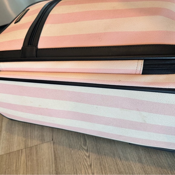 VICTORIAS SECRET CARY ON LUGGAGE - Picture 2 of 8